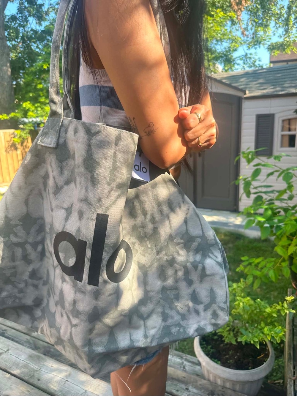 ALO Yoga Gray Camouflage Logo Tote
#gymbag #yogabag